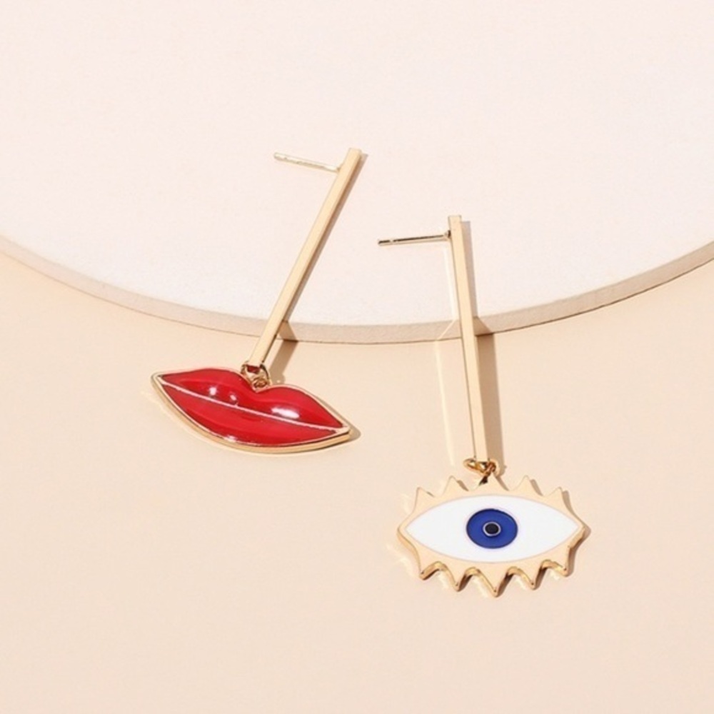 3/$30 💛 Evil Eye and Lip Drop Earrings